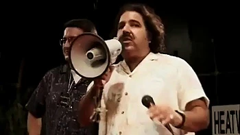 Geile Mädels nehmen mehrere Schwänze im Hardcore-Gangbang