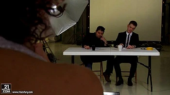 Lyen Park baise anal et suce en extérieur