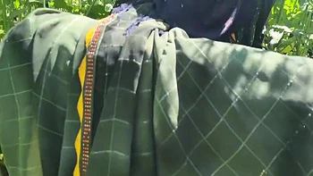 Madrastra follada en el campo de mostaza por Low Ko Jamai