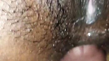 Desi Bhabhi fickt hart anal vor der Kamera