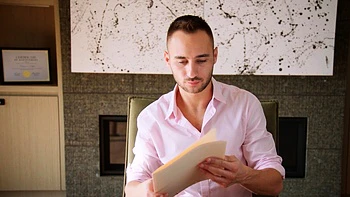 Valentina seduce con polla en culo y lamida de culo dura