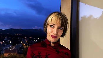 Француженка-милф Венус трахает с большими сиськами и тату