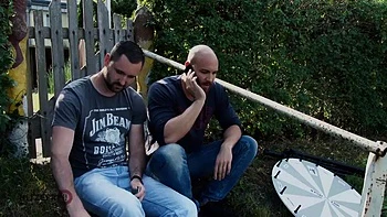 Le photographe baise la milf en levrette, cowgirl et suceuse