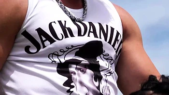 Brunete alemã fodida forte ao ar livre em Mallorca