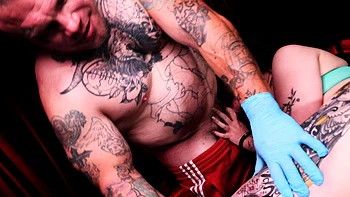 Ellis baise Serenity Sins en levrette et la creampie