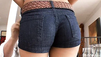 Evan Stone brune pulpeuse chevauche grosse bite en levrette