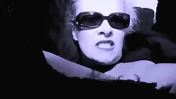 Milf en latex avec grosse chatte prend suce et doggy