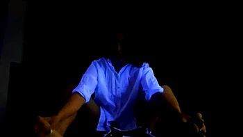 Милая блондинка дрочит в одиночку