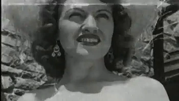 Süße Milf im Vintage-Stil gefickt