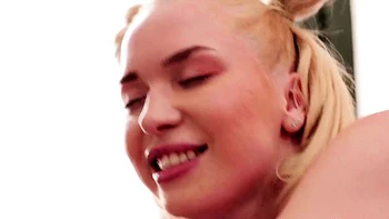 Вера Джарв школьница с огромной грудью жестко трахнута