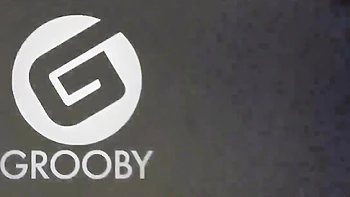 Блондинка-транс трахает анально без резинки