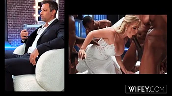 Четыре черных трахают блондинку в жопу, муж смотрит