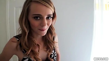 Adolescente Ava Hardy pega na pica no ponto de vista