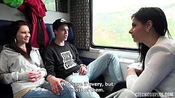 Amadora chupando pau preto, gozada hardcore