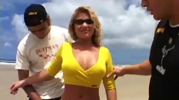 Blonde bekommt Creampie nach Blasen und Reiterstellung Anal