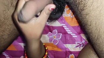 Новая жена Бхабхи демонстрирует свои сексуальные сиськи