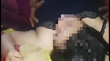 Brünette Ehefrau süchtig nach Nachbars Schwanz