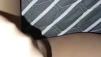 Jeune desi se branle fort au téléphone