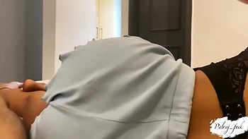 Трахаю брюнетку кузину из Индии в одной кровати