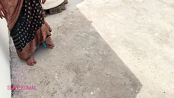 Комал позвала подругу на террасу для жаркого секса