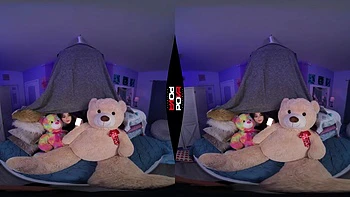 Adolescente morena porno con accidentes de pajas en VR