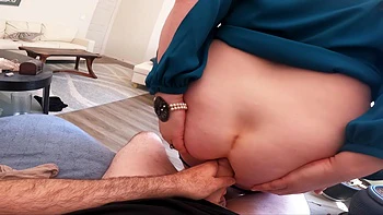 Мачеха проиграла пари и ее жестко трахали в киску и жопу