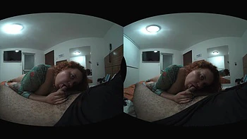 Colombienne milf maison suce deux bites