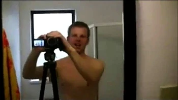 Брюнетка-любительница Макайла Кокс жестко трахнута в душе