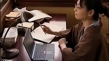 Asiática vintage follada duro en perrito y misionero