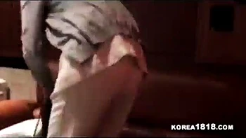 Garota coreana Candy fazendo boquete e sexo missionário amador