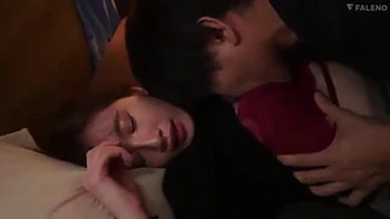 Femme sexy qui suce fort