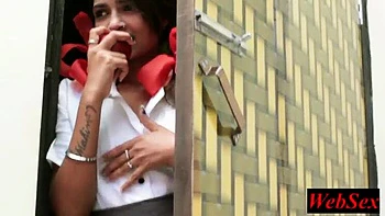 Desi Teen Stiefschwester fickt hart im Doggy Style mit dreckigen Hindi-Worten