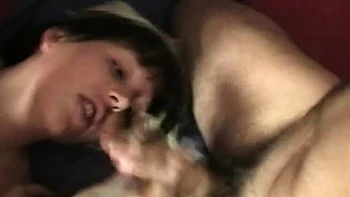 Loira alemã puta fodida em gangbang com caras gozando na cara