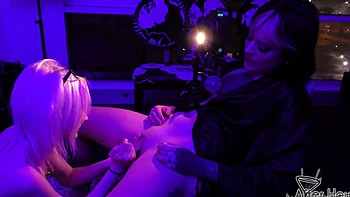 Bleika e Ingrida se lo pasan con dildo y lamidas de pussy