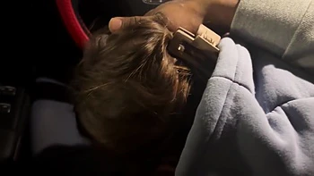 Сосала его теплый член на снежной парковке на публике