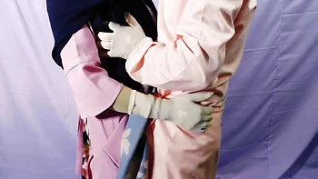 Mi padrastro me folla duro en la cocina