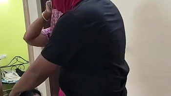 Сосед трахает в троем с брюнеткой дэси