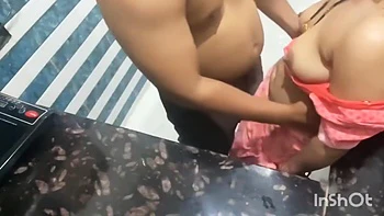 Сводная сестра жестко трахает сводного брата