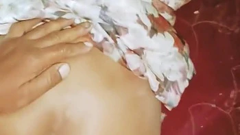 Indische Stiefschwester wird vom Nachbarn hart anal gefickt