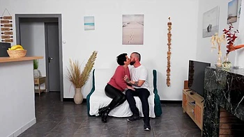 Teneriffa Milf gönnt sich eine Pause mit großen Titten