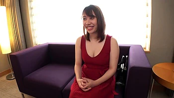 Grosse poitrine asiatique avec bukkake et branlette