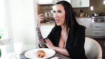 Lily und Alex zeigen perversen Fußjob und Verehrung