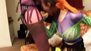 Странные блондинки лесбиянки трахаются с аналом и игрушками