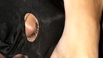 Sub se fait baiser les pieds en POV intense