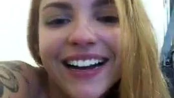 Mina do Insta : strip-tease amateur brune fétiche