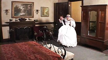 Loira depilada em DP triplo com buceta e cu na boca