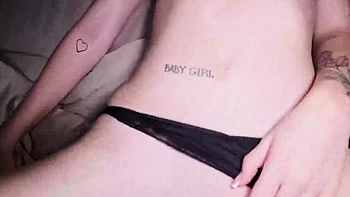 Baiser missionnaire avec épouse brune sexy en POV