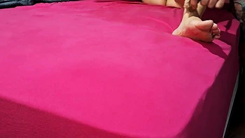 Durante a massagem ela foi envolvente e provocante comigo.