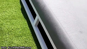 Готическая мачеха с огромными сиськами трахается