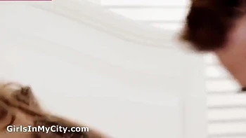 Novia gordita se despierta lista para doble penetración y anal